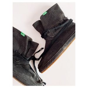 Sanuk Booties